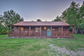 Broken Bow Starlight Cabin with Private Hot Tub!